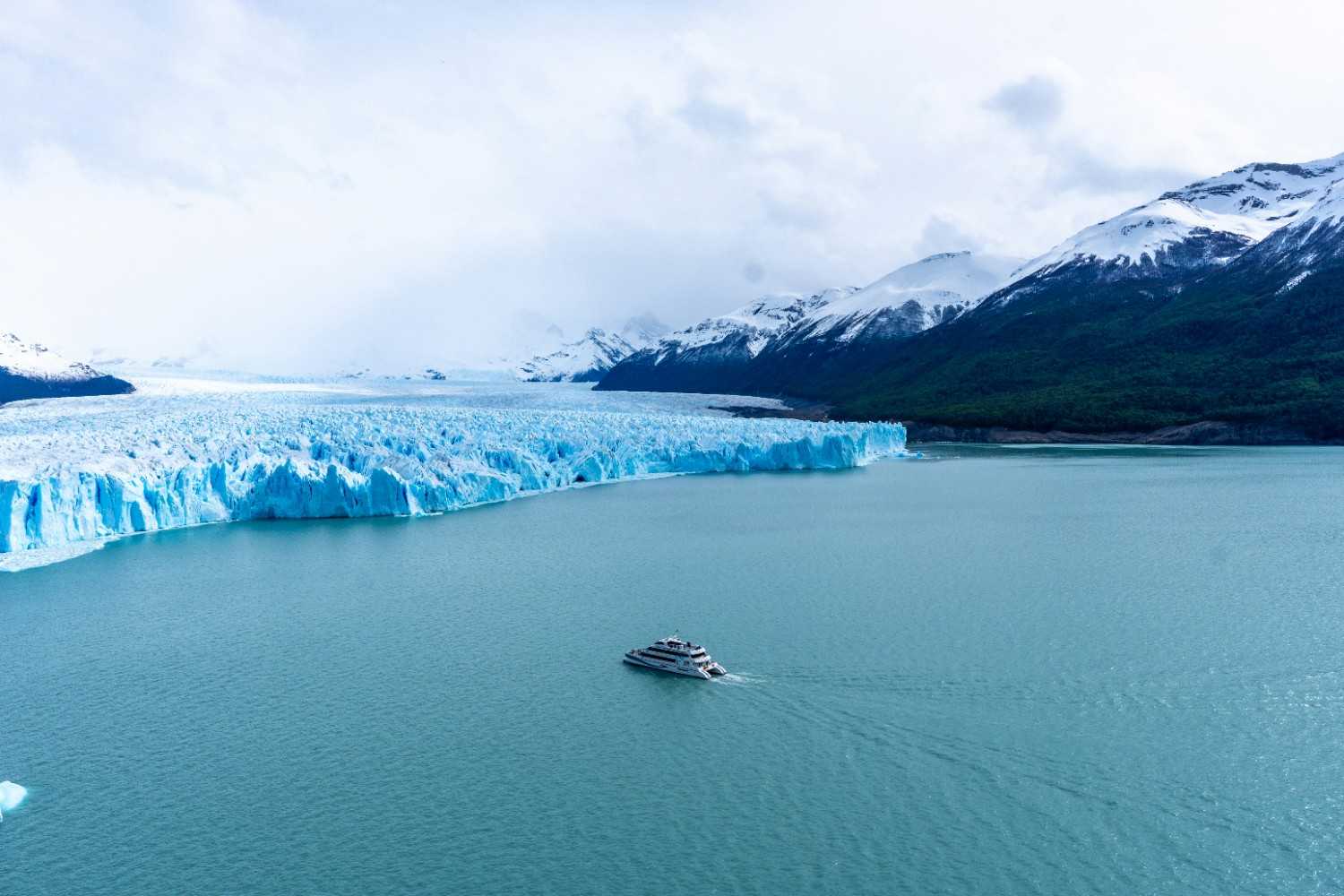 Gourmet Glaciers Boat Tour